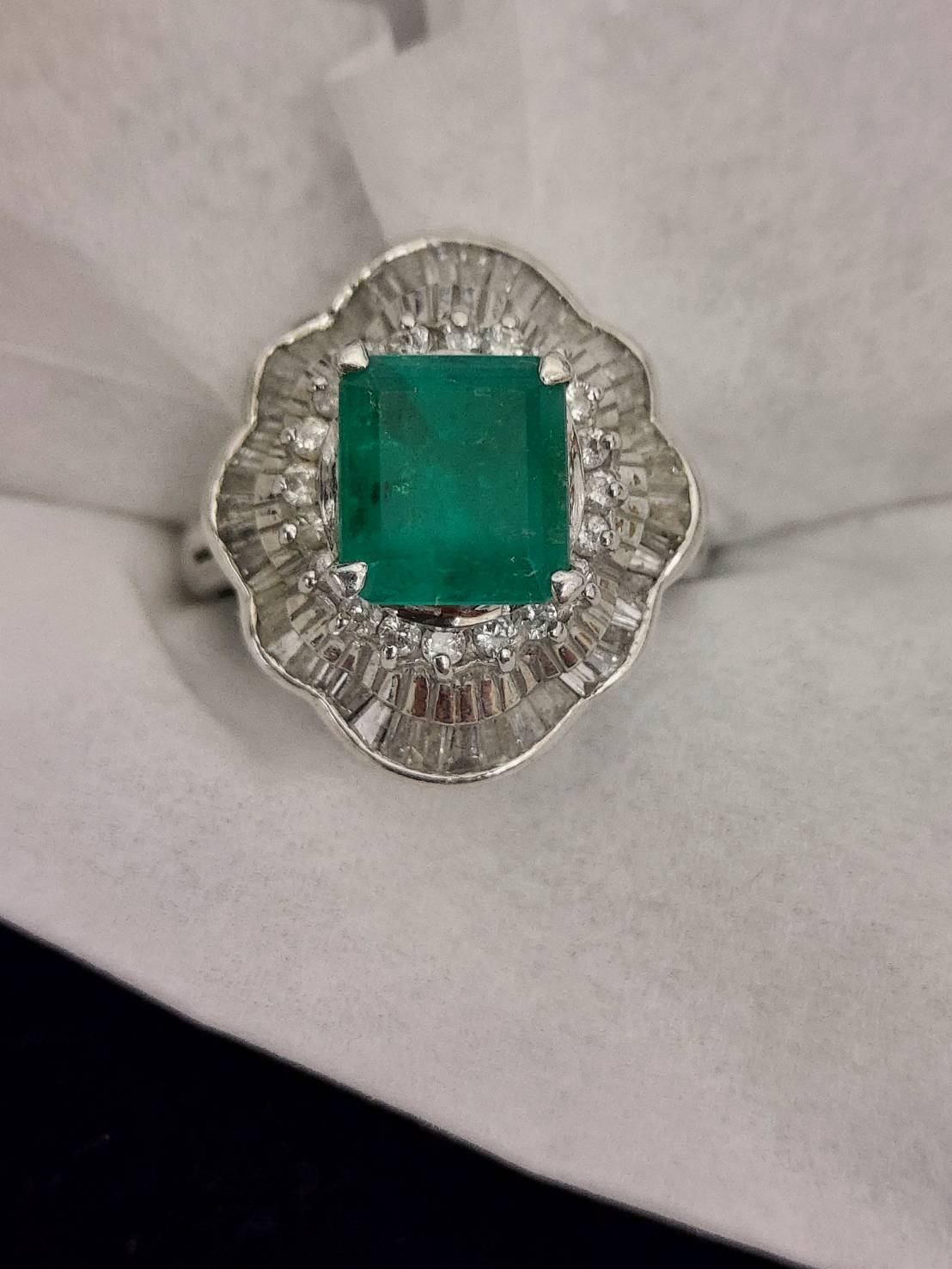 Pt900 エメラルド/ダイヤモンド 指輪をお買取り致しました！