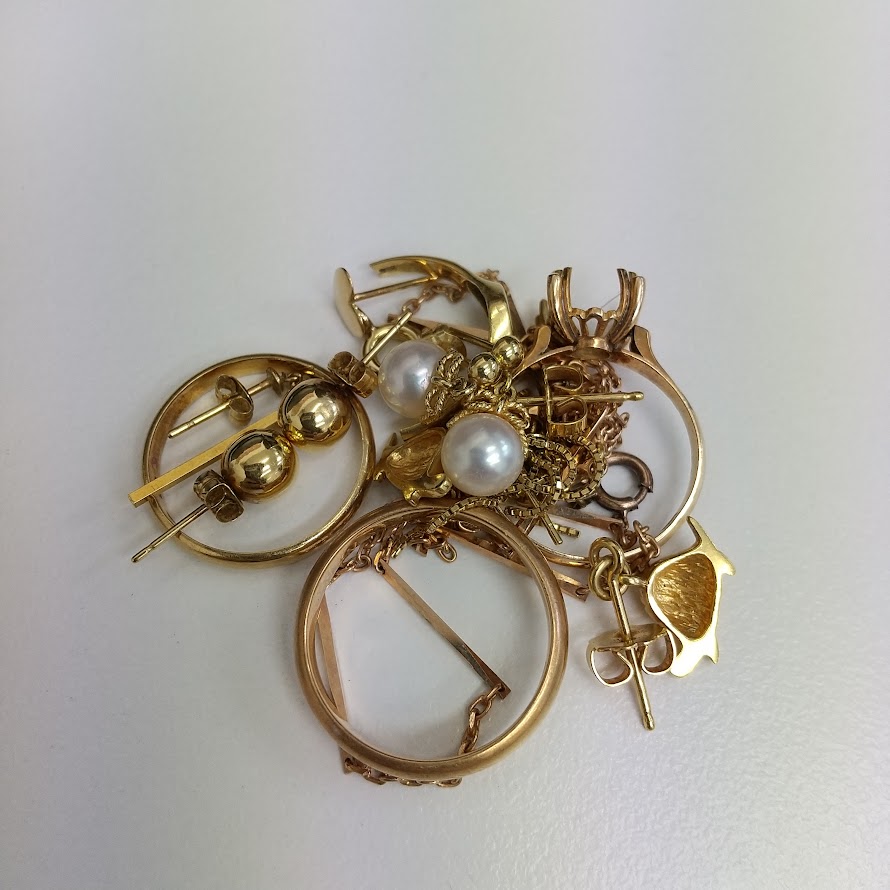 K18のリングやネックレス等をお買取り致しました。