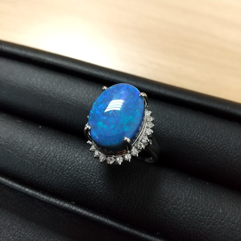 Pt900のブラックオパール付きダイヤリングをお買取り致しました！